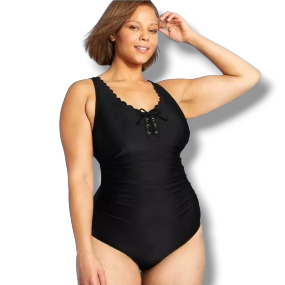 Kona Sol Grommet Scallop Full Coverage One Piece Swimsuit | Large